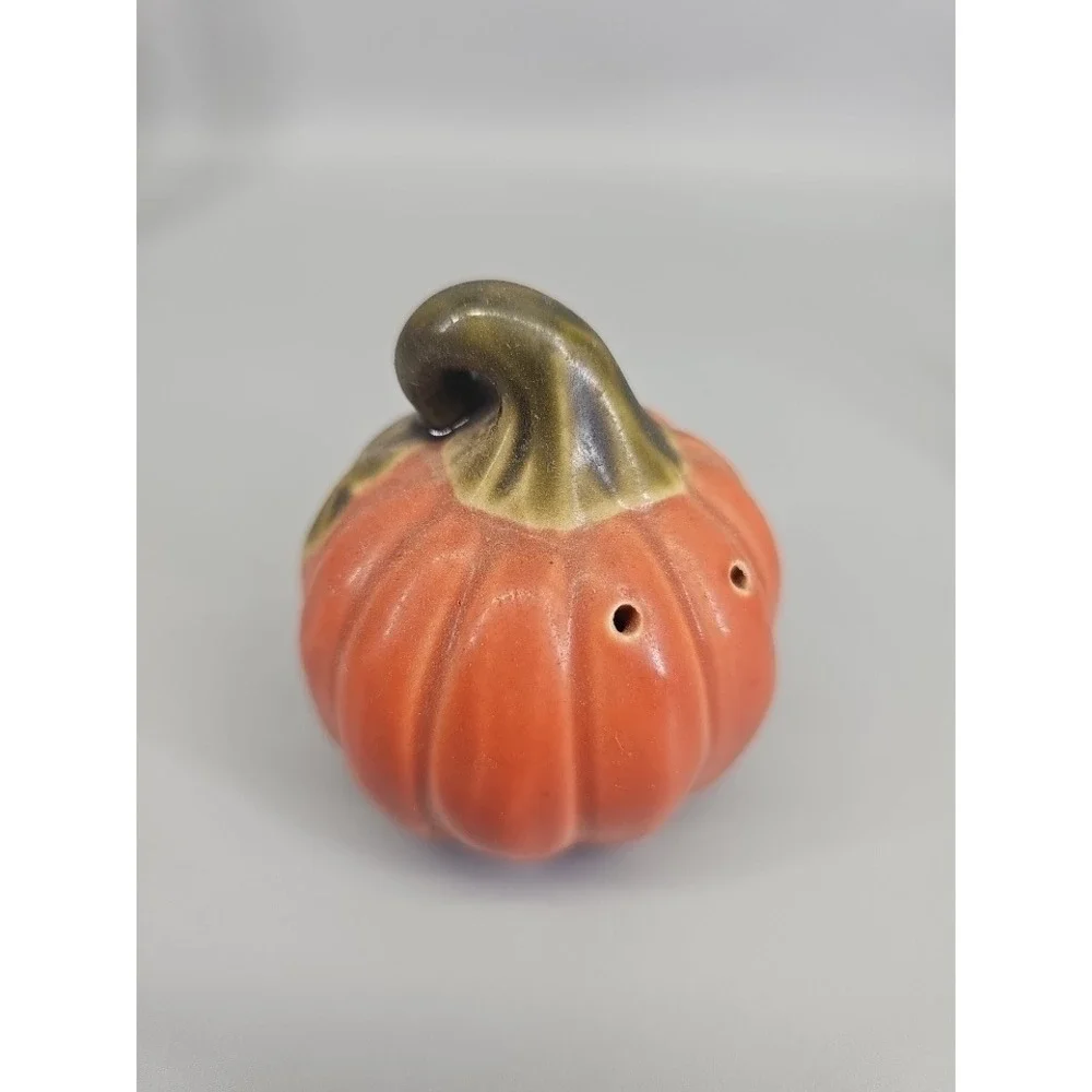 1 Pumpkin Shaker Small Excellent Orange Ceramic Fall Harvest Thanksgiving Decor